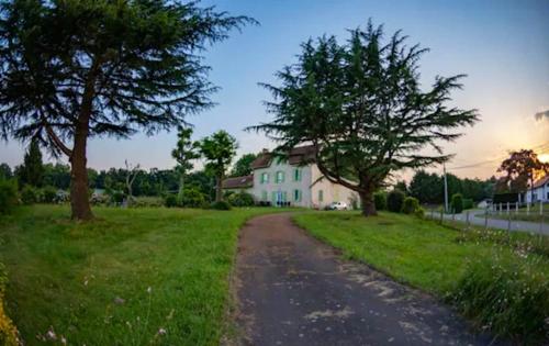 Maison de 6 chambres avec jardin amenage et wifi a Saubrigues