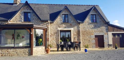 Maison de 6 chambres avec jardin clos et wifi a Bourguenolles