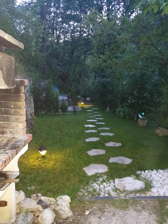 Maison de 6 chambres avec piscine privee jardin amenage et wifi a Thenac 63890 Vachers