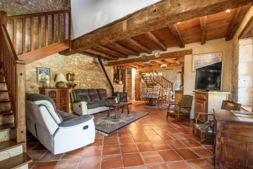 Maison de 6 chambres avec piscine privee jardin amenage et wifi a Thenac
