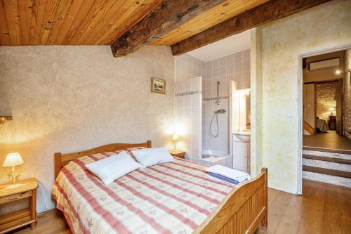 Maison de 6 chambres avec piscine privee jardin amenage et wifi a Thenac