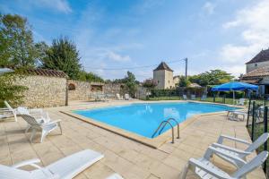 Maison de 6 chambres avec piscine privee jardin amenage et wifi a Thenac