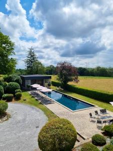 Maison de 7 chambres avec piscine privee sauna et jardin clos a Bourmos