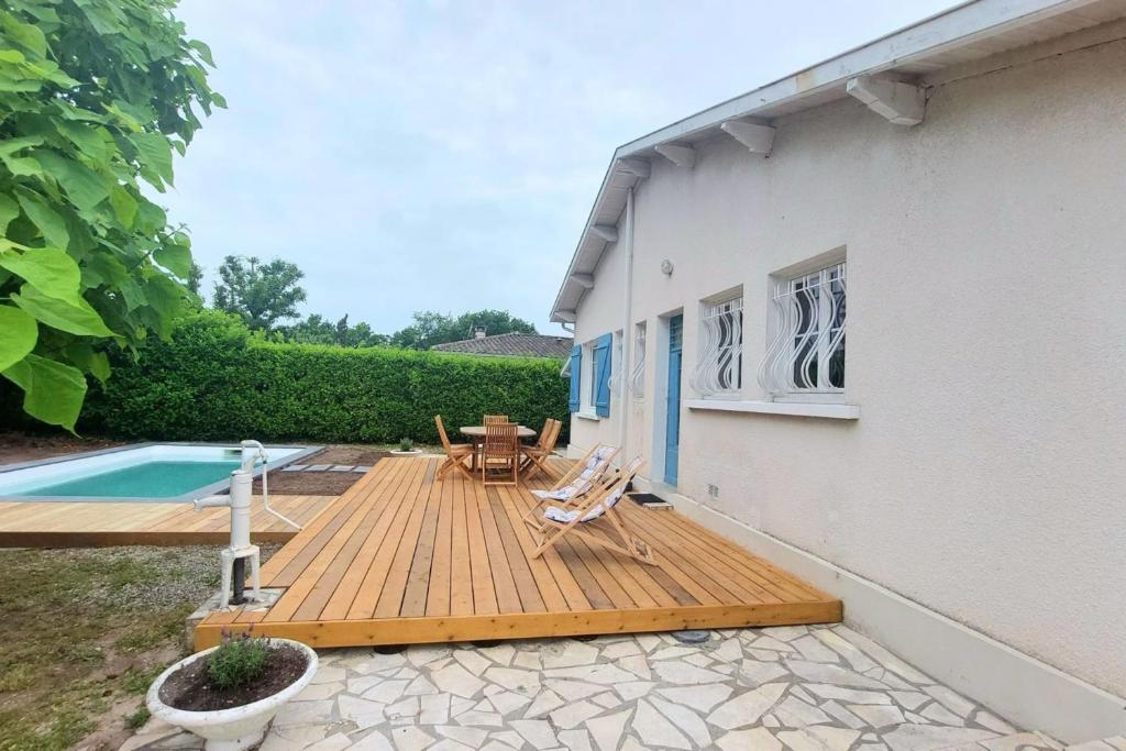 Maison de vacances MAISON de 90 m avec PISCINE et JARDIN 3 Rue des Oiseaux 33980 Audenge