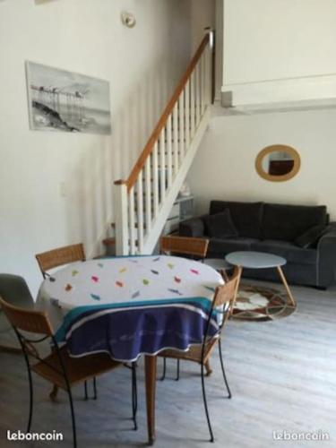 Maison de bord de mer avec jardin