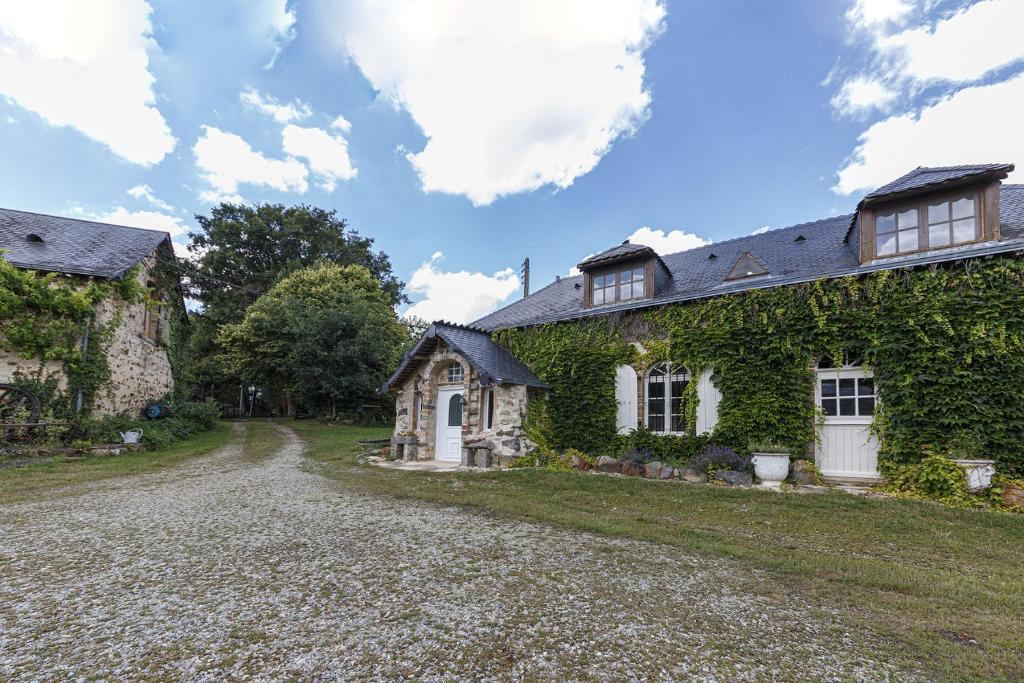Maison de vacances Maison de campagne avec piscine à 30min de Laval La renaumière 53200 Gennes-sur-Glaize