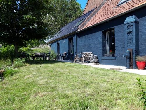 Maison de campagne dans village de nature