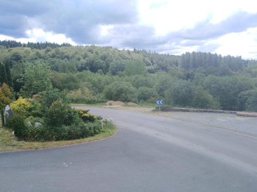 maison de campagne en bordure de forêt