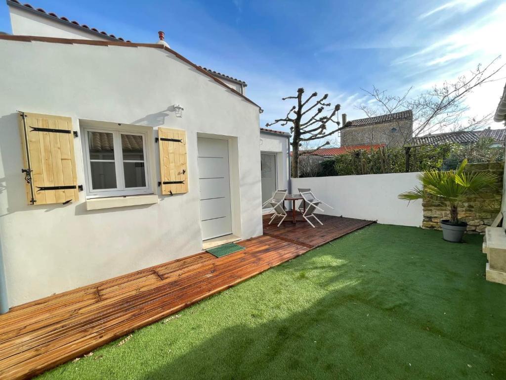 Maison de Campagne in Beautiful Burgundy 89310 Noyers-sur-Serein