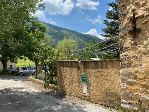 Maison de charme au bord de la verdure