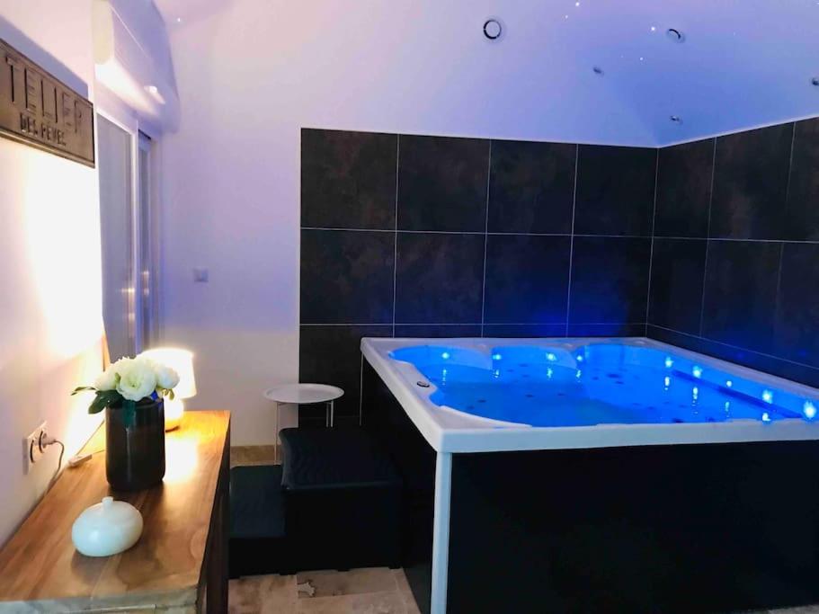 Maison de vacances Maison de charme avec jacuzzi. 482 Le Marabout Ouest 27800 Berthouville