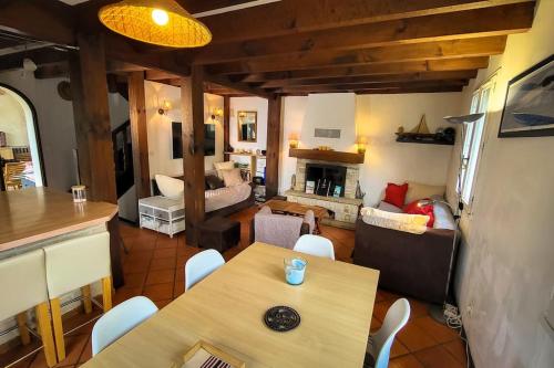 Maison de charme avec jardin, terrasse et jacuzzi