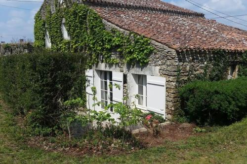 Maison de charme campagne parking gratuit LOCATION A LA SEMAINE EN ETE
