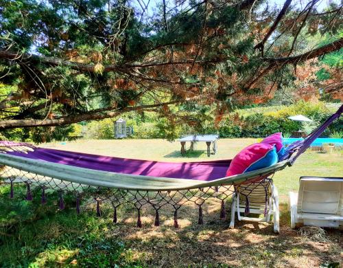 MAISON DE CHARME DANS GRAND JARDIN LIT ET MIXE 4 chambres avec wifi gratuit