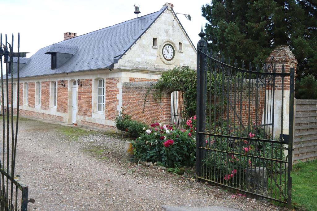 Maison de l'horloge Château de Courcelles 1 Rue des Vignes, 80290 Courcelles-sous-Moyencourt