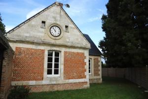 Maison de vacances Maison de l'horloge Château de Courcelles 1 Rue des Vignes 80290 Courcelles-sous-Moyencourt Picardie