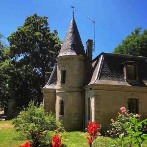 Maison de vacances Maison de la Tour Château de Vaux 71190 Blondeaux -1