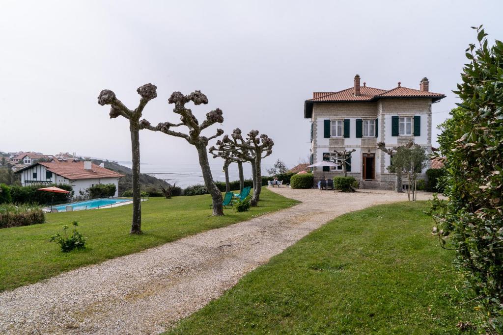 MAISON DE MAITRE PISCINE VUE OCEAN - BIDART 1 Chemin Parlementia, 64210 Bidart