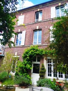 Maison de vacances Maison de maître, un coin de verdure en hyper centre 3 Rue des Champs Rémouleux 14100 Lisieux Normandie