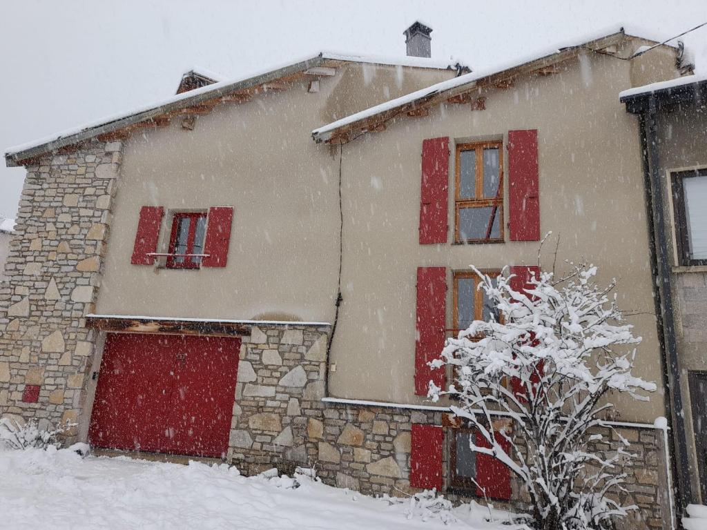 Maison de montagne dans charmant village du Capcir 5 Rue des Ibous, 66210 Fontrabiouse