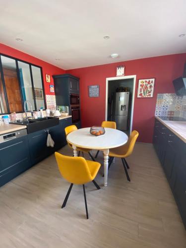 Maison de vacance contemporaine, plein Périgord pourpre