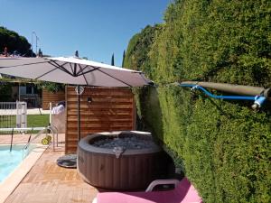 Maison de Vacances les Pins piscine chauffée