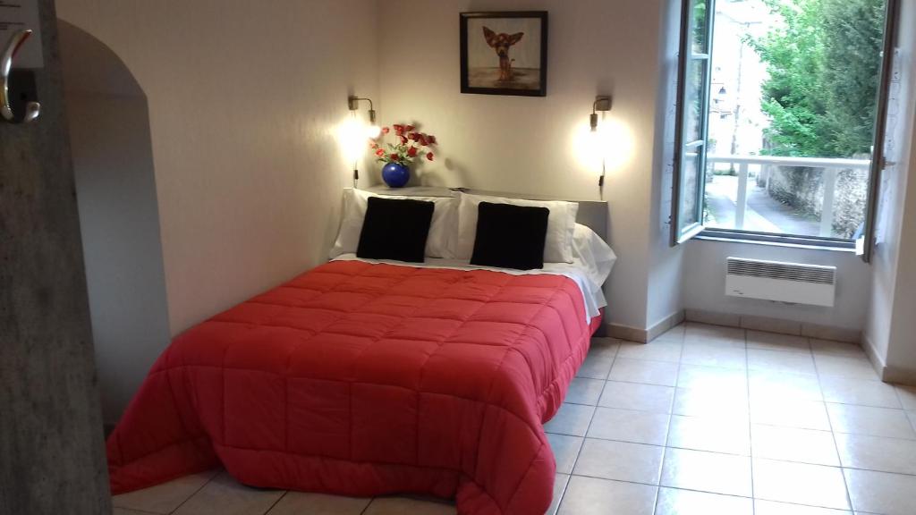 Maison de Village avec cour aux portes d'Avignon 84320 Entraigues-sur-la-Sorgue