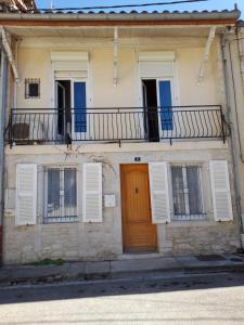 Maison de village avec cour intérieure et terrasse