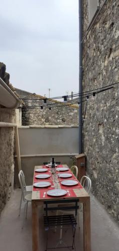 Maison de village avec terrasse intime ambiance Guinguette