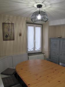Maison de village dans une rue calme