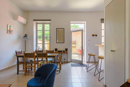Maison de village façon Loft, avec cour et airco, dans le centre historique