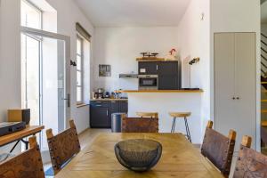 Maison de village façon Loft, avec cour et airco, dans le centre historique