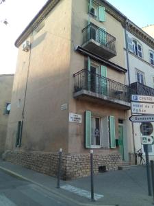 Maison de village, les hirondelles