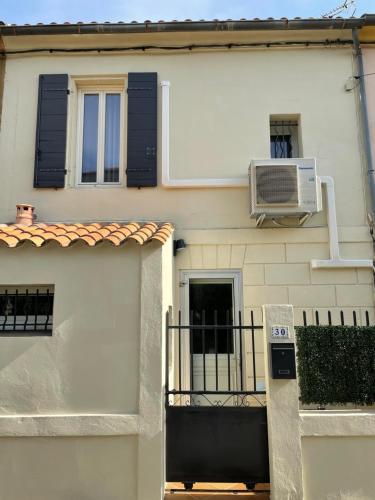 Maison de ville a 5 min à pied de la tour Luma
