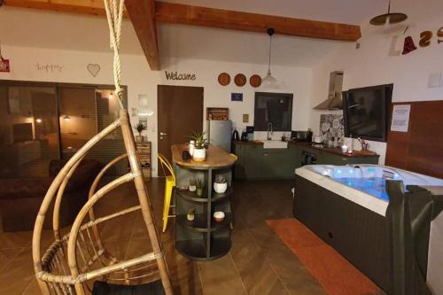 Maison détente avec Jacuzzi L'assèti