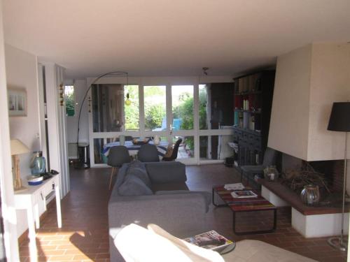 Maison en pierre accès pied plage