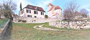 Maison de vacances Maison en pierre de taille au cœur du Quercy. 201 Route de la Vallée 46240 Séniergues Midi-Pyrénées