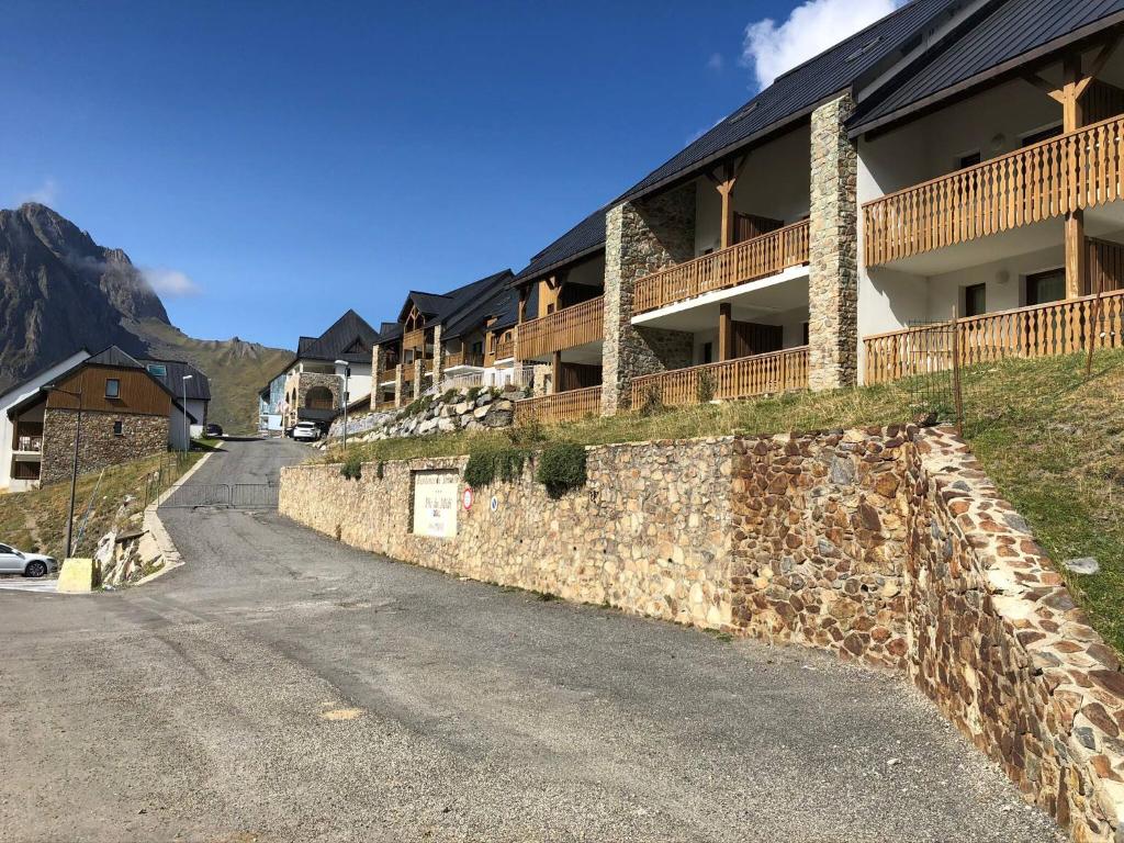 Maison en Pierre Rénovée (20 000m² de terrain)