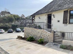 Maison en pierre sur les Quais de la Dordogne