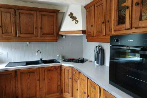 Maison en pierres au cœur d'un village Ardéchois