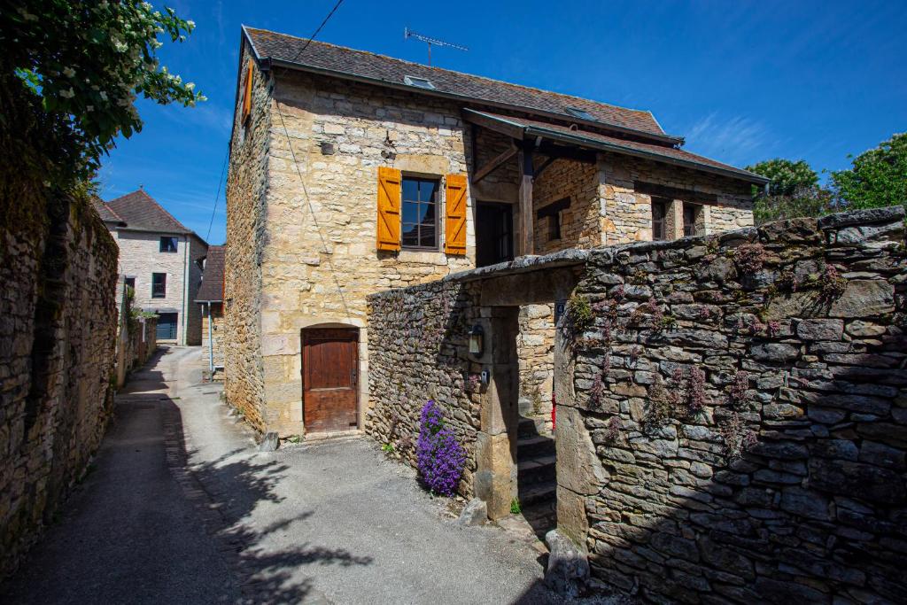 Maison en pierres au coeur du village médiéval de Villeneuve 4 rue des curés, 12260 Villeneuve d\'Aveyron