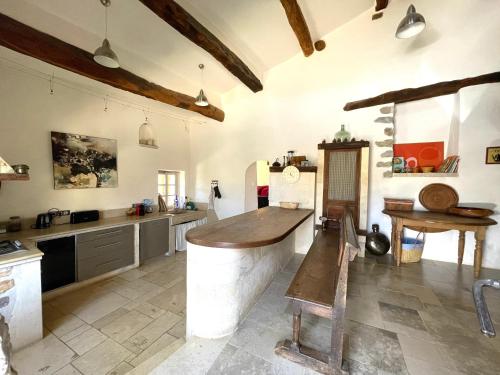 Maison en pleine garrigue sauvage