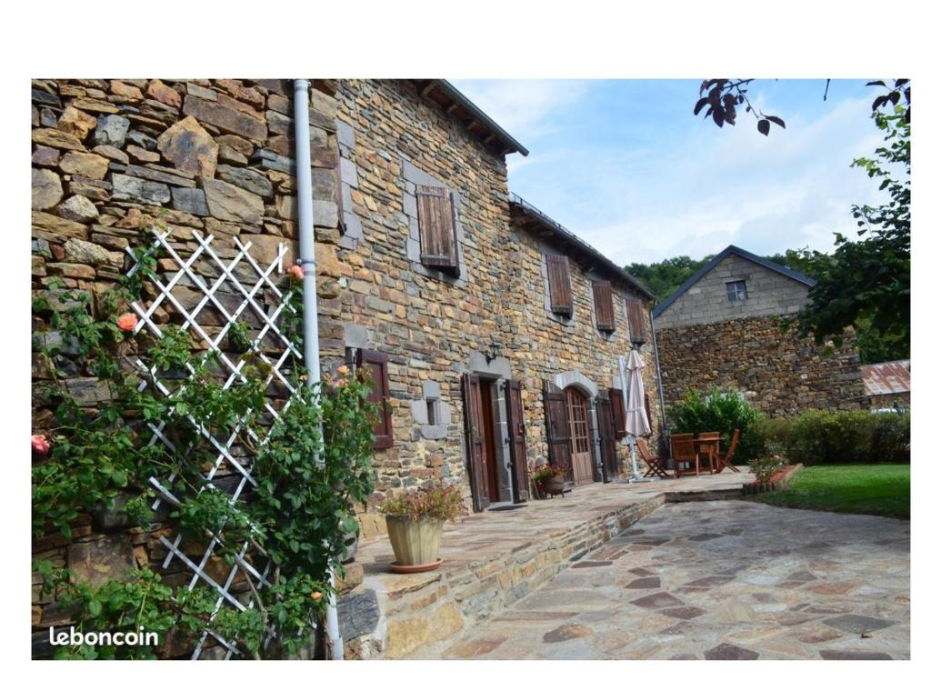 Maison Encantalou 1 Chassagne, 15110 Saint-Martial