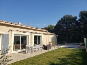 MAISON ENSOLEILEE AVEC PISCINE