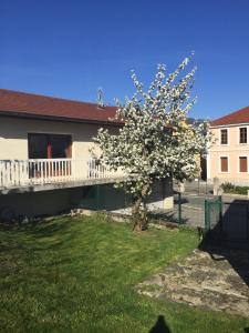 Maison de vacances Maison entière au pied du plateau du retord 2 chambres SDB - Vouvray 160 Rue du Bugey 01200 Ochiaz Rhône-Alpes
