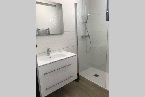 Maison face accès plage, 4 Chambres, 11 personnes