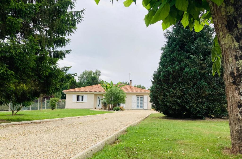 Maison familiale avec jardin de 1500m2 30 Rue Aristide Godineau, 33240 Saint-Genès-de-Fronsac