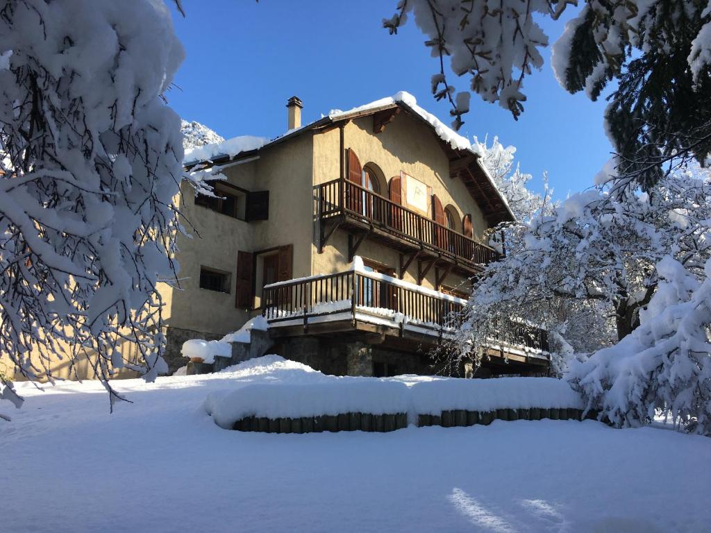 Maison familiale avec piscine privée au coeur du Luberon, en campagne du village de Cabrières d'Avignon proche de Gordes, 12 personnes, LS2-303 FENIERO 84220 Cabrières-dʼAvignon