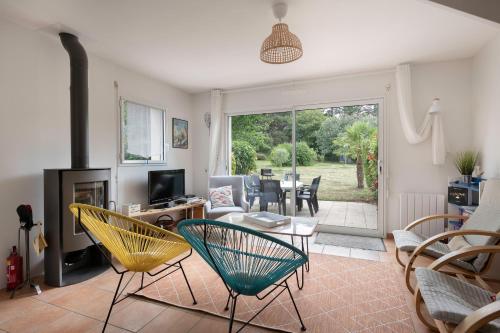 Maison familiale avec un grand jardin a Arzon