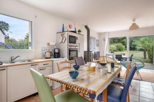 Maison familiale avec un grand jardin a Arzon